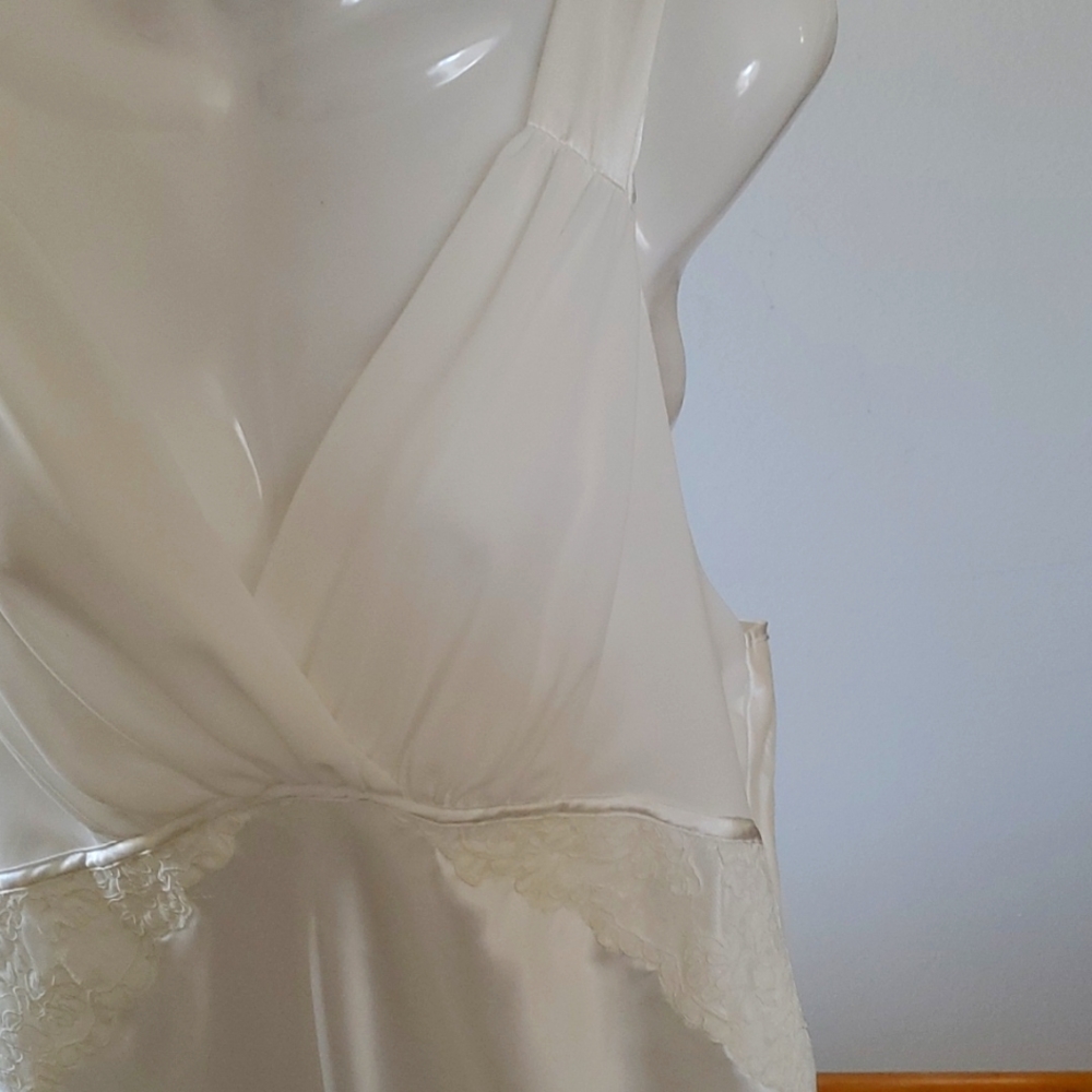 Jones New York night gown.Large. - Picture 7 of 8